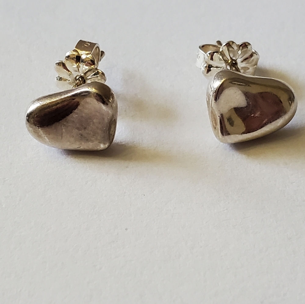Tiffany & Co. Elsa Peretti Silver Full Heart Earrings - Picture 6 of 6
